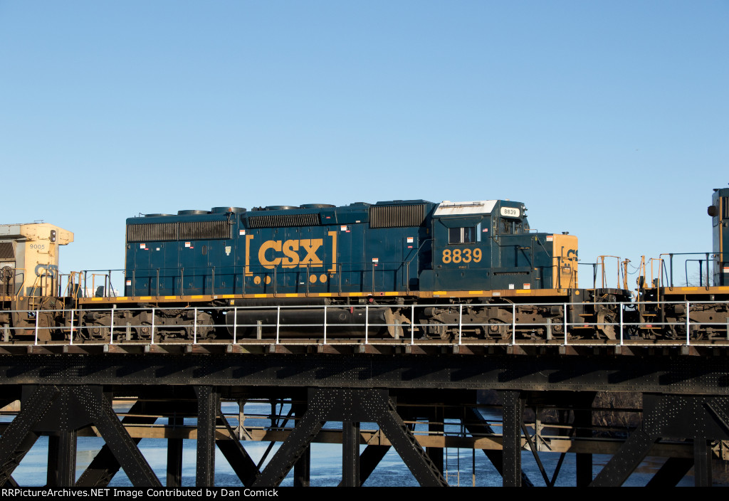 CSXT 8839